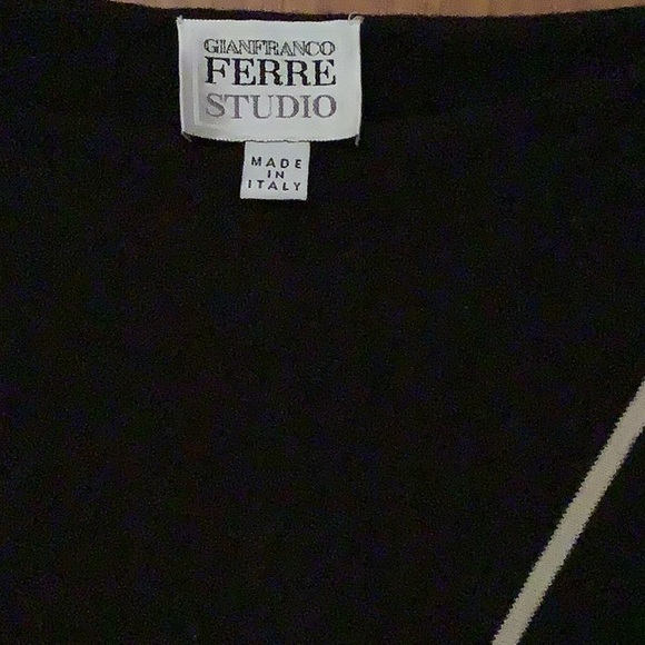 Beautiful Gianfranco Ferre Studio sweater - Picture 2 of 3